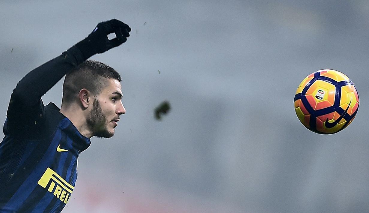 Aksi kapten Inter milan, Mauro Icardi, saat melawan Torino pada laga pekan ke-16 Serie A di Giuseppe Meazza, Minggu (11/12/2016). (AFP/Filippo Monteforte)