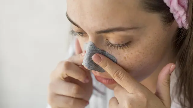 Perubahan hormon juga bisa menjadi salah satu penyebab utama munculnya bruntusan di hidung.