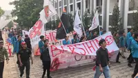 Ratusan Mahasiswa UIN Jakarta Geruduk Rektorat, Ada Apa?