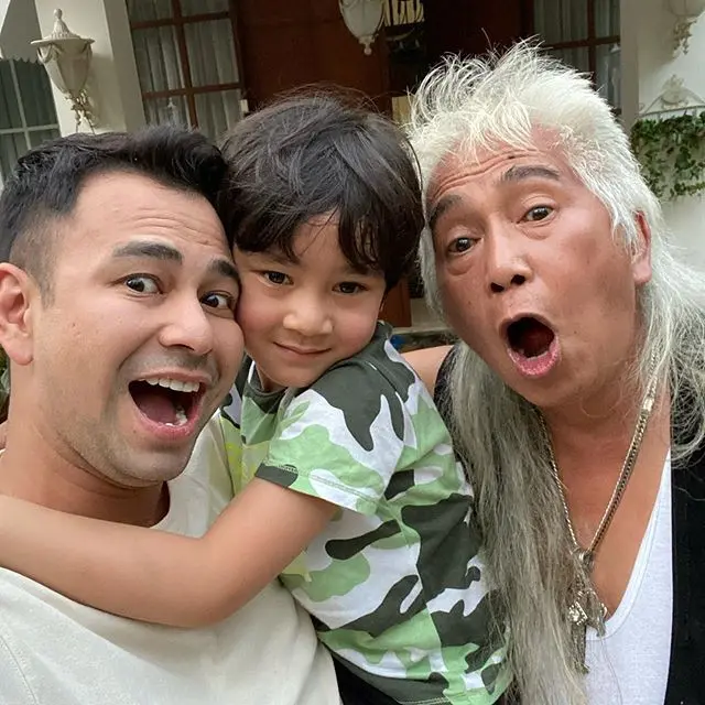 Gideon Tengker Bareng Kedua Cucu