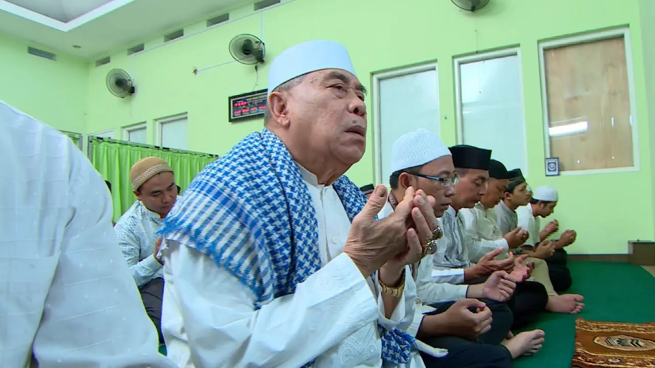 Jangan Panggi Gue Pak Haji