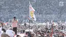 Calon Presiden nomor urut 02 Prabowo Subianto menyampaikan orasi politiknya dalam kampanye akbar Prabowo-Sandi di Stadion Utama Gelora Bung Karno (SUGBK), Jakarta, Minggu (7/4). Sejumlah tokoh nasional pendukung Prabowo - Sandiaga pun turut hadir. (Liputan6.com/Herman Zakharia)