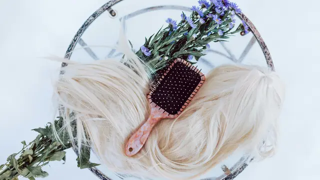 Mengikat Rambut Terlalu Kencang