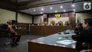 Suasana sidang pembacaan putusan kasus dugaan suap proyek PLTU Riau-1 dengan terdakwa Sofyan Basir di Pengadilan Tipikor, Jakarta, Senin (4/11/2019). Mantan Direktur Utama PT PLN tersebut divonis bebas oleh majelis hakim. (Liputan6.com/Faizal Fanani)