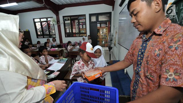 Penuhi Gizi Anak SD dengan Program Makanan Tambahan