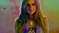 Kesha Percaya Warna-warni Meriahkan Hidupnya