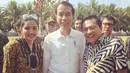 Anang Hermansyah dan Ashanty, berkesempatan hadir di acara Jember Fashion Carnaval 2017 yang berlangsung pada 9-13 Agustus 2017 kemarin. Kehadirannya sungguh menyenangkan, pasalnya mereka bertemu dengan Presiden Joko Widodo.  (Instagram/Ashanty_ash)