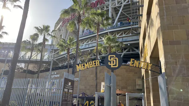 Pintu masuk khusus member San Diego Padres