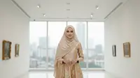 Gamis Batik Brokat Warna Champagne Cocok dengan Kerudung Apa? Ini 7 Rekomendasinya yang Elegan