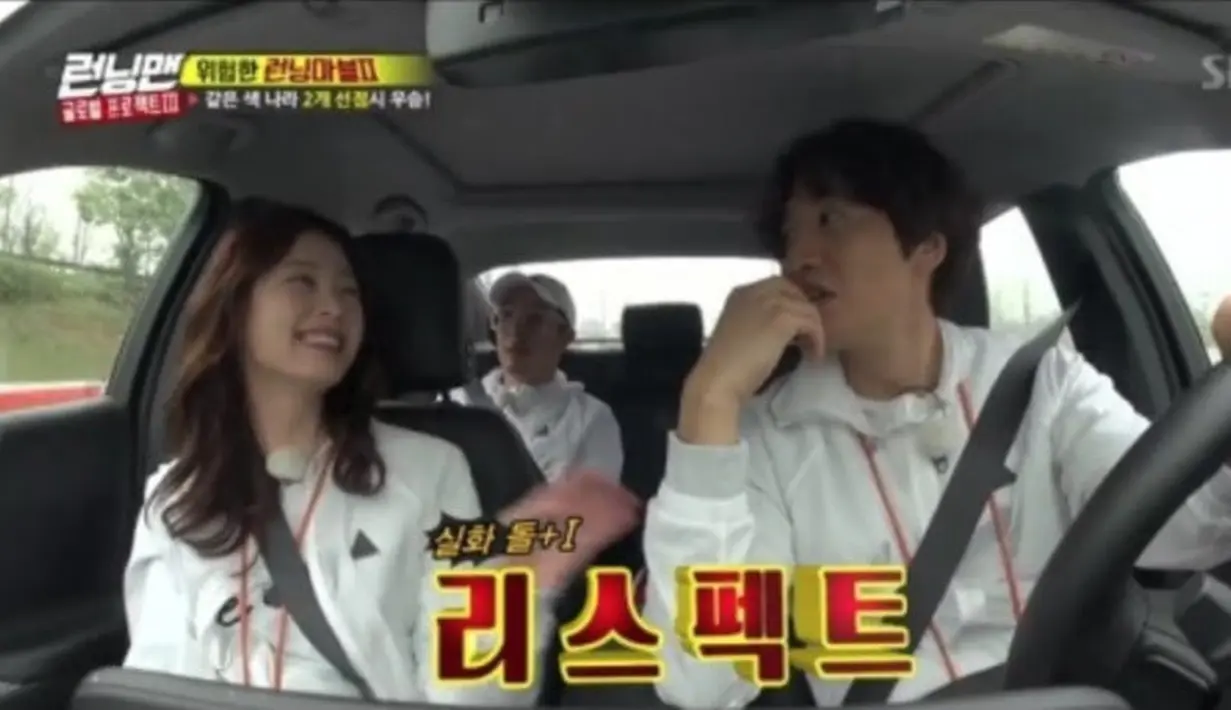 Sejumlah bukti menunjukkan adanya kedekatan di antara mereka. Seperti baru-baru ini, mereka terlihat mengenakan gelang yang mirip di hari yang sama. (Foto: Soompi.com)