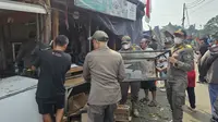 Gerobak Digusur dan Suami Sakit, Sani Kini Bingung Menyambung Hidup