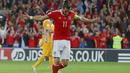 Gareth Bale saat merayakan gol kegawang Moldova pada kualifikasi Piala Dunia 2018 di Stadion Cardiff City Stadium, Cardif, Wales Selatan, (6/9/2016) dini hari WIB. (AFP/Geoff Caddick)