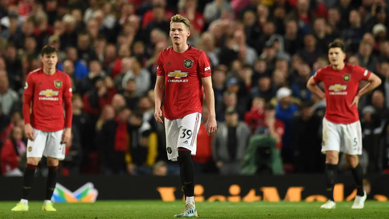 FOTO: 3 Pemain Manchester United yang Lebih Pas Jadii Kapten dibanding Harry Maguire