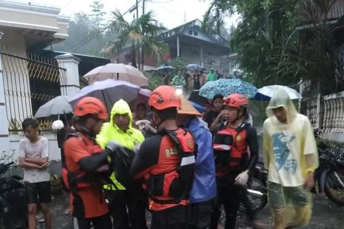 Setelah melakukan pencarian intensif, korban yang merupakan warga Kota manado ini ditemukan dalam keadaan meninggal dunia pada, Jumat (21/3/2025).