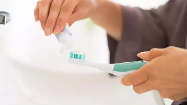 Ungkap Kepribadian Berdasarkan 5 Cara Memencet Pasta Gigi, Kamu yang Mana?