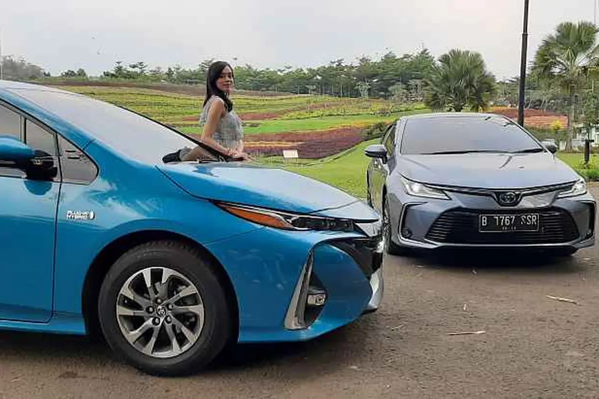 Mobil Hybrid Toyota