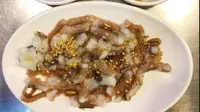 Sannakji, gurita mentah yang jadi makanan ekstrem asal Korea Selatan. (dok. Instagram nibblesbitesburps/https://www.instagram.com/p/BrJsDD1lG8t/DinnyMutiah)
