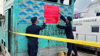 Kementerian Kelautan dan Perikanan (KKP) menyegel kegiatan penambangan pasir laut ilegal di perairan Pulau Rupat, Bengkalis, Riau.