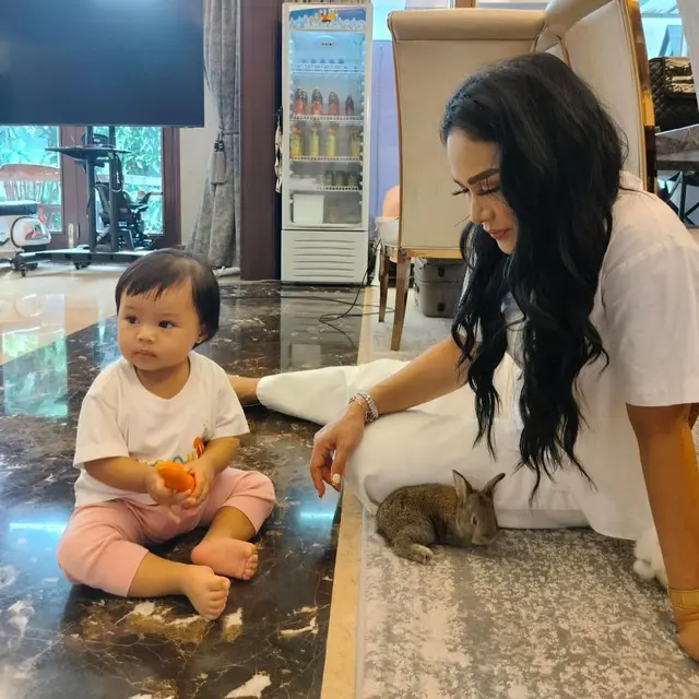 Krisdayanti dan Baby Ameena. (Foto: Dok. Instagram @krisdayantilemos)