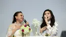 Keakraban kedua penyanyi itu juga terlihat saat keduanya menjadi brand ambassador produk kecantikan di kawasan Kuningan Jakarta Selatan pada Kamis (31/1).  (Nurwahyunan/Bintang.com)