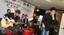 Band Seventeen tampil usai jumpa pers peluncuran album di kawasan Cikini, Jakarta, Kamis (31/3). Seventeen meluncurkan album ke 6 dengan tajuk "Pantang Mundur". (Liputan6.com/Herman Zakharia)