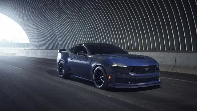 Ford Mustang Dark Horse Saat Pengujian Trek
