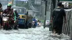 Hujan deras membuat kawasan gandaria Jakarta Selatan Sabtu (28/10/2017) petang tergenang banjir.