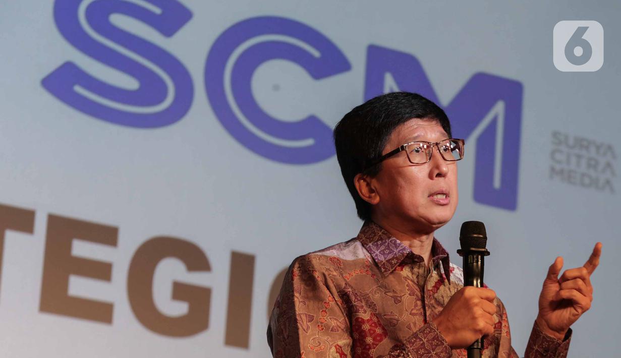 CEO PT Surya Citra Media Tbk Sutanto Hartono menyampaikan keterangan usai menandatangani MoU kerja sama di Jakarta, Kamis (12/12/2019). SCM dan MNC menjalin kerja sama untuk meningkatkan sektor bisnis. (Liputan6.com/Faizal Fanani)