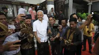 Puluhan kepala desa dari Kabupaten Dompu, Nusa Tenggara Barat mendatangi kediaman Gubernur Jateng Ganjar Pranowo pada Kamis, (1/9).