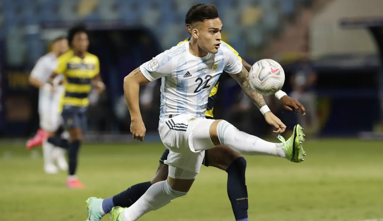 Lautaro Martinez - Bomber Inter Milan ini tampil apik dan mampu menunjukan kelasnya sebagai penyerang top dunia. (Foto: AP/Eraldo Peres)