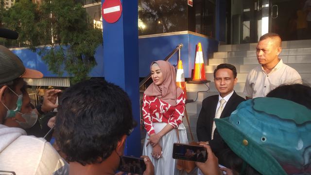 Cynthiara Alona polisikan mantan kuasa hukumnya atas dugaan pencurian