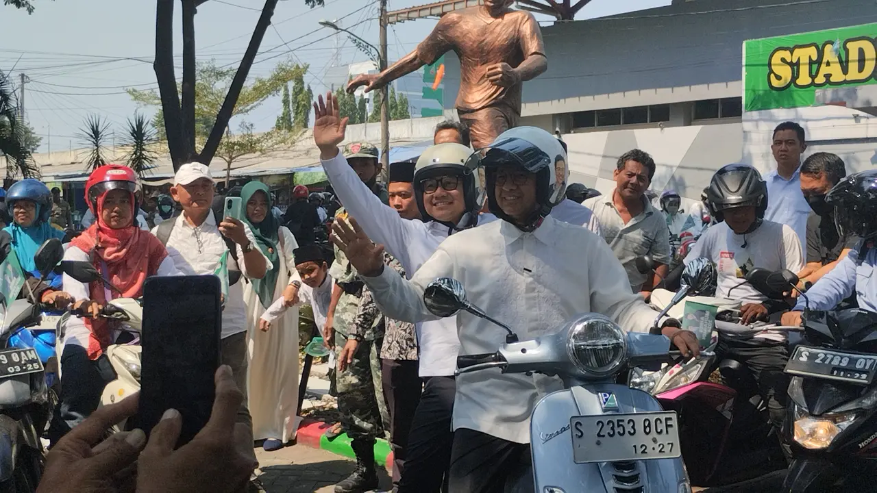 Bakal calon presiden dan wakil presiden dari Koalisi Perubahan Anies Baswedan dan Muhaimin Iskandar (Cak Imin) tiba di Jombang, Jawa Timur, Jumat (29/9/2023).