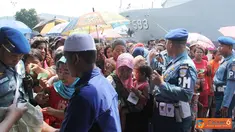 Citizen6, Tanjung Priok: Usai Shalat Idul Adha, dilanjutkan dengan penyembelihan hewan kurban yang terdiri dari sembilan sapi dan 16 kambing di dermaga Kolinlamil. Tercatat sebanyak 2250 kantong daging telah dibagikan kepada masyarakat. (Pengirim: Dispenk