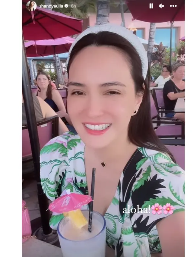 6 Potret Shandy Aulia Liburan di Hawaii, Netizen Khawatir Soal Kebakaran Hutan