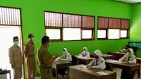 Uji coba pembelajaran tatap muka sekolah formal di Kabupaten Blora, Jawa Tengah. (Liputan6.com/Ahmad Adirin)