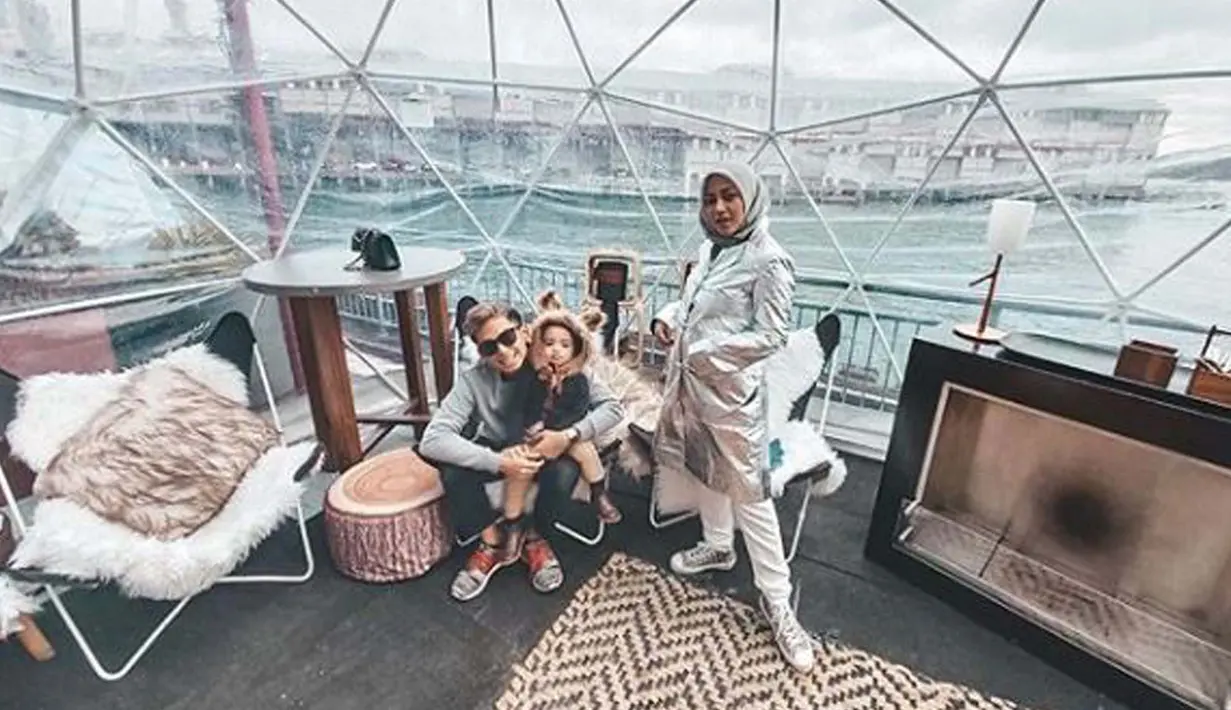 Rachel mengumumkan di Instagram pribadinya bahwa calon adik Xabiru ini berjenis kelamin perempuan. (Liputan6.com/IG/@okintph)