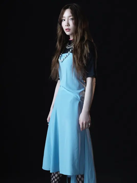 "Kamu istimewa apa adanya. Apa terlalu penting jika kamu berbeda? Kamu tak perlu merubah diri demi orang lain. Warnai duniamu sendiri," begitu bait yang ada di lagu tersebut. (Foto: instagram.com/taeyeon_ss)