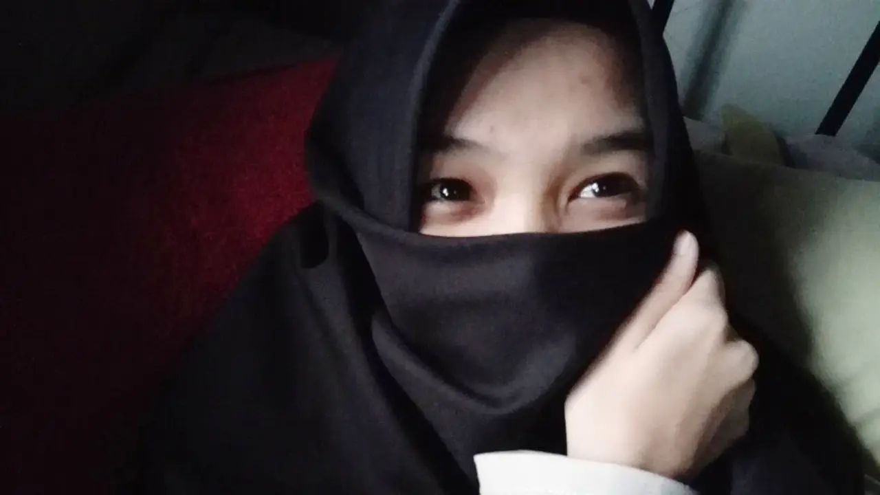 Sering Diikuti, Gadis Berhijab Ini Gambar Hantu dan Mempostingnya