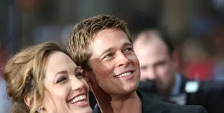 Brad Pitt yang semula tak menjawab dan mempermasalahkan segala gugatan yang diajukan Angelina Jolie, kini berpindah haluan. Seakan melakukan perlawanan, Pitt juga mengajukan hak asuh keenam anaknya. (AFP/Bintang.com)