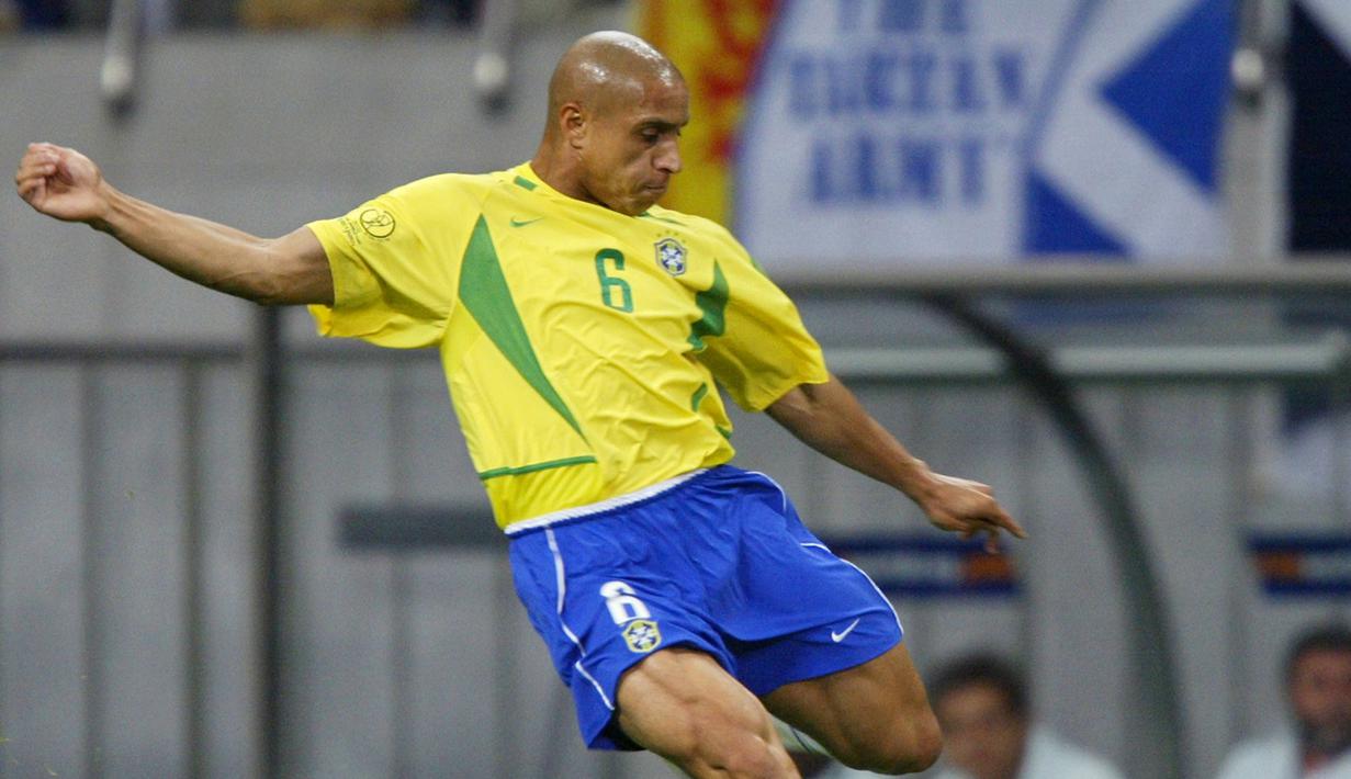 4. Roberto Carlos - Brazil (AFP/Pedro Ugarte)