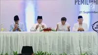 Pasangan capres dan cawapres Jokowi-Ma'ruf Amin dan Prabowo Subianto-Sandiaga Uno berdoa di KPU. (Liputan6.com)