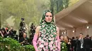 Kostum bunga paling menarik perhatian di Met Gala 2024 dimenangkan oleh Jordan Roth yang dibalut Valentino. [Foto: Instagram/jordan_roth]