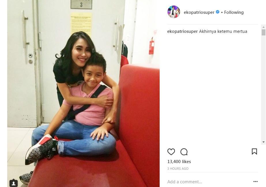 Ayu Ting Ting pose bersama anak Eko Patrio (Foto: Instagram/@ekopatriosuper)