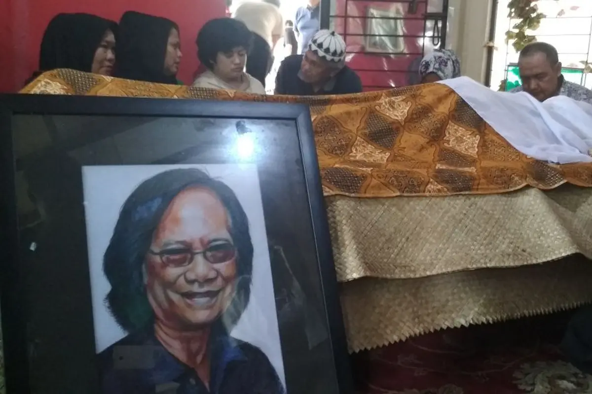 Vokalis Koes Plus Yon Koeswoyo meninggal