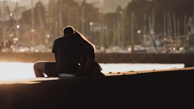 5 Tips Menghadapi Pacar yang Punya Banyak Penggemar