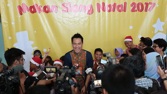[Bintang] Di Momen Natal 2017, Daniel Mananta Malah Jadi Pelayan