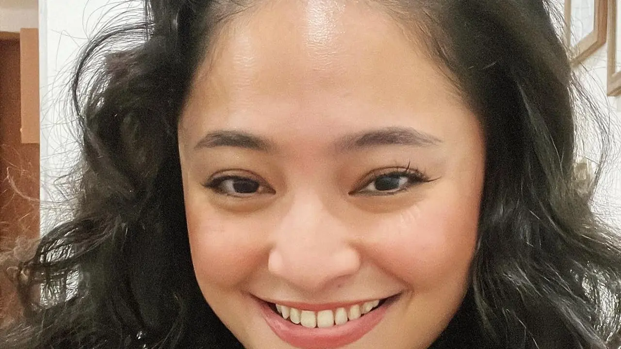 8 Potret Transformasi Gaya Rambut Marshanda, Terbaru Warna Pelangi