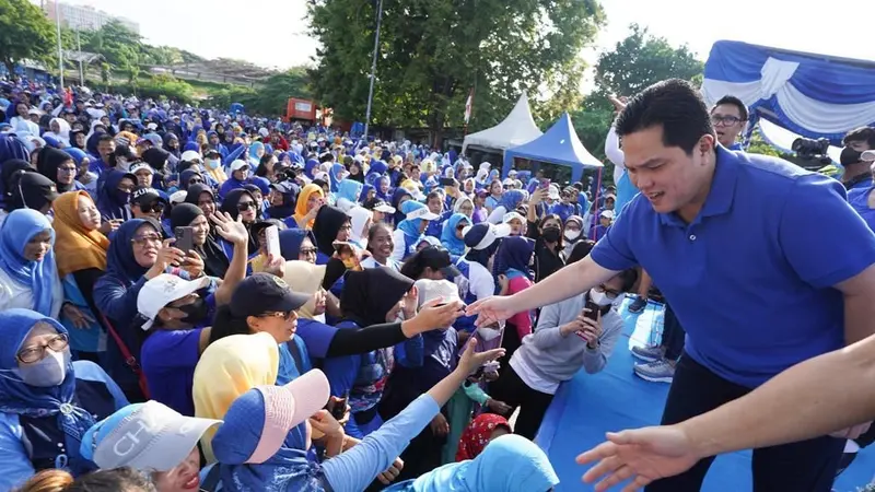 Menteri BUMN Erick Thohir melangsungkan senam pagi bersama Ketua Umum PAN Zulkifli Hasan.