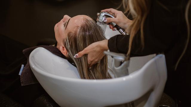 5 Efek Keramas Setiap Hari, Benarkah Bikin Rambut Cepat Rusak?