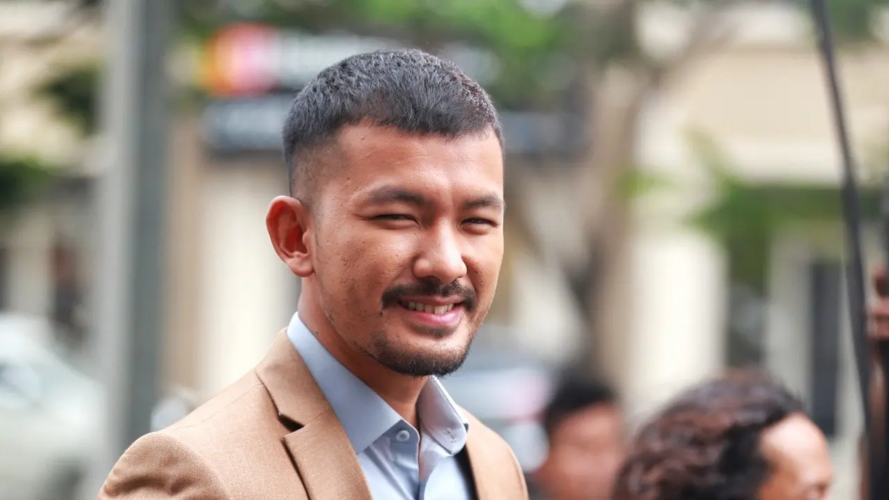 [Bintang] Main Film, Rio Dewanto Merasa Sedang Wajib Militer